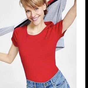 NEW Tommy Hilfiger Crew Neck RED T-Shirt top MEDIUM Short Sleeves embroidered